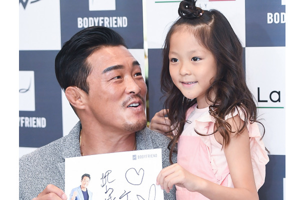 成長ぶりに驚き…秋山成勲、娘・サランちゃんの14歳の誕生日をお祝い！「少し切ない」胸中も