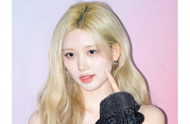 IVE・ガウル、“ツインテール×舌ペロ”SHOTに反響続々！「可愛さ限界突破」「反則です…」【PHOTO】