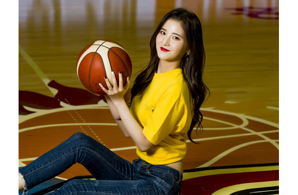 前職アイドル、夫は12歳上ボディビルダーの韓国バスケチアが美貌発散！華奢なスタイルでファンを虜に【PHOTO】