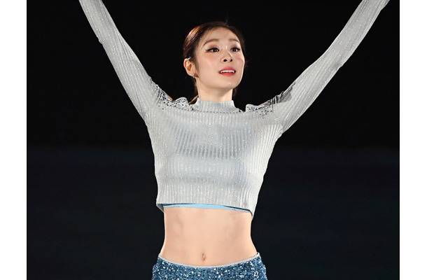 35歳？大学生かと…韓国フィギュア女王キム・ヨナ、“真っ白美脚”丸見せのショーパン姿で視線強奪【PHOTO】