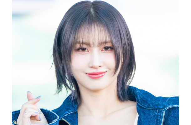 TWICE・モモ、29歳の誕生日にファン広告をサプライズ訪問！お茶目なプライベートショットが話題【PHOTO】