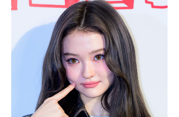 MEOVV・エラ、“子猫オーラ”全開！可憐なガーリースタイルでイベントに登場【PHOTO】