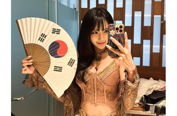 華奢なプロポーションに釘付け！韓国レーシングモデル、季節外れのスイムウェア姿に「魅力的」の声【PHOTO】