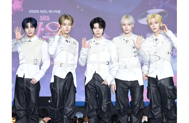 「絆が尊い…」TXT、ヨンジュンのソロデビューを応援！メンバー愛あふれる写真が話題に【PHOTO】