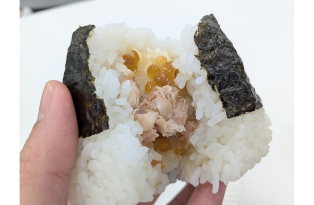 ぼんご監修 ごちむすび いくらと秋鮭＠撮影：渡邉