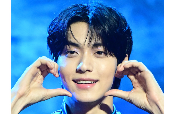 TXT・スビン、高レベルな年上女性の誘惑法に感嘆！恋愛リアリティ番組を見守る姿が話題