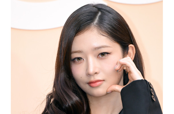 IVE・レイ、“平成ギャル”にイメチェン!?新たな髪色が「あまりにも良すぎる」と好評【PHOTO】