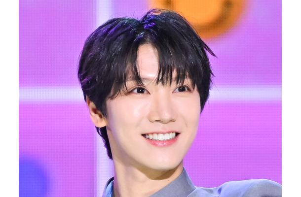 NCT・テン、ワインを片手に好青年の笑顔！台湾を楽しむ「子猫」のような姿が話題【PHOTO】