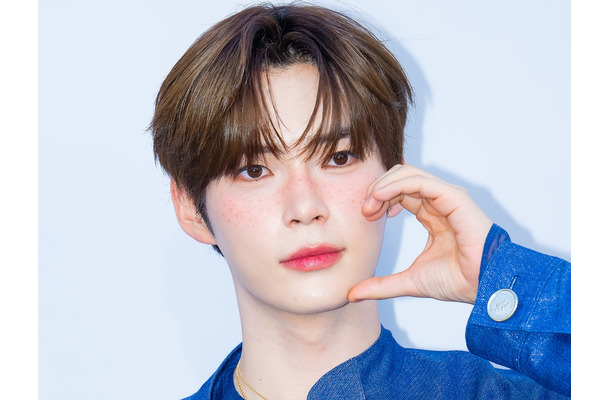 「新宿にいたなんて！」ZB1ソン・ハンビン、イケメンオーラ漂う“東京出没SHOT”が話題【PHOTO】