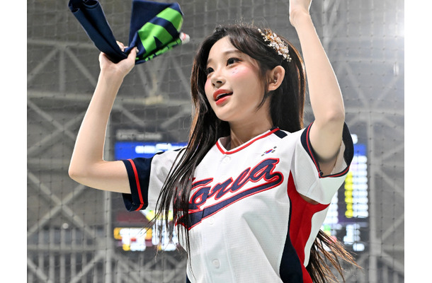 「日本にまた来て！」侍ジャパンと激闘の韓国代表を応援！21歳人気チアの美貌に「ジュウンちゃん最高」の声【PHOTO】