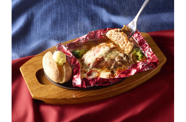 燻製ベーコンと舞茸の包み焼きハンバーグ～トマトと5種チーズのソース～　単品：（税込1,419円）