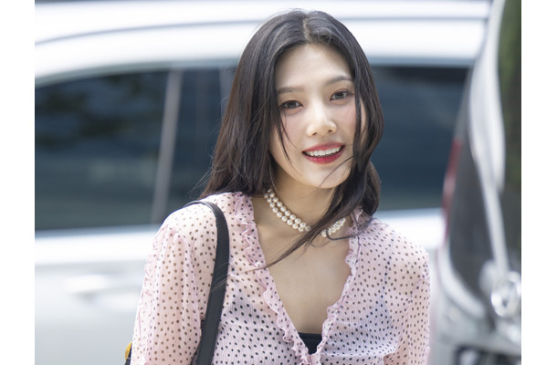 Red Velvet・ジョイ、激やせ姿に心配の声多数…美鎖骨と縦線くっきり腹筋を披露【PHOTO】