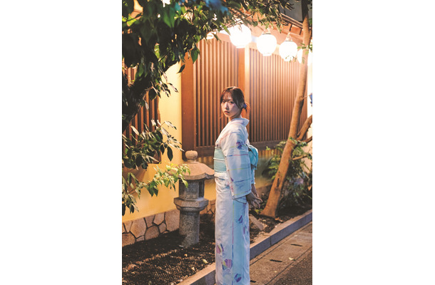 AKB48・小栗有以1stフォト＆スタイルブック『AB型の左利き』撮影/大辻隆広（C）宝島社