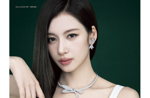 TWICE・サナ、最近のマイブームは抹茶ラテ「色にハマってる」　『25ans』2度目の表紙