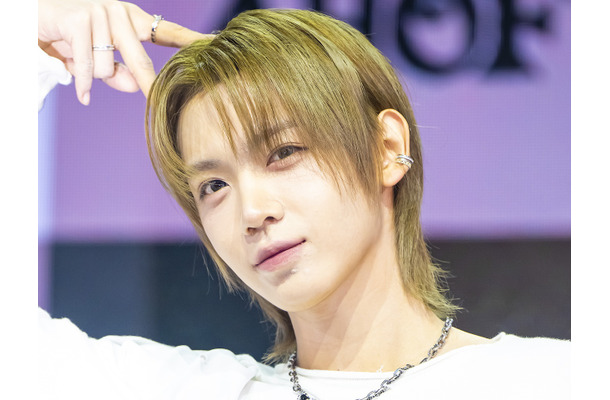 “怪物新人”と話題のAHOF・シュアイボ、ふわふわヘアの可愛さ満点ショット公開「子犬みたい」【PHOTO】