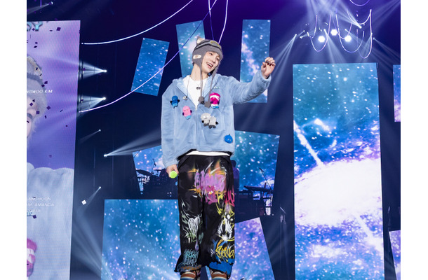 SHINee・キー、日本ソロ公演で圧巻ステージ披露！“日本ホールツアー”サプライズ発表にファン歓喜