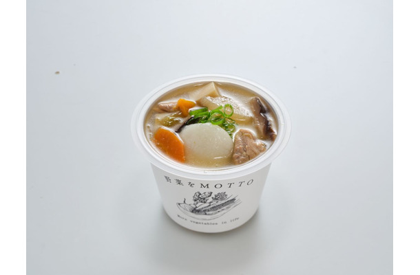 利尻昆布だしの鶏肉と野菜たっぷり柚子香るお雑煮　756円(税込)