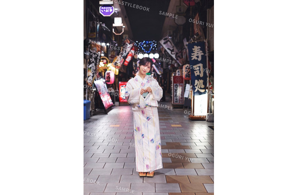 （セブンネットポストカード）AKB48・小栗有以1stフォト＆スタイルブック『AB型の左利き』撮影/大辻隆広（C）宝島社