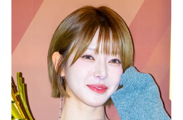 結婚説に整形疑惑…元K-POPアイドル、自ら噂に言及「いろいろあった1年」「じっとしていると…」