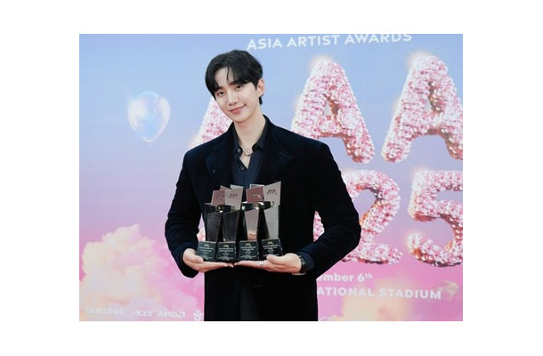 イ・ジュノ、AAA2025を席巻　MCから4冠まで見せた完璧な一日