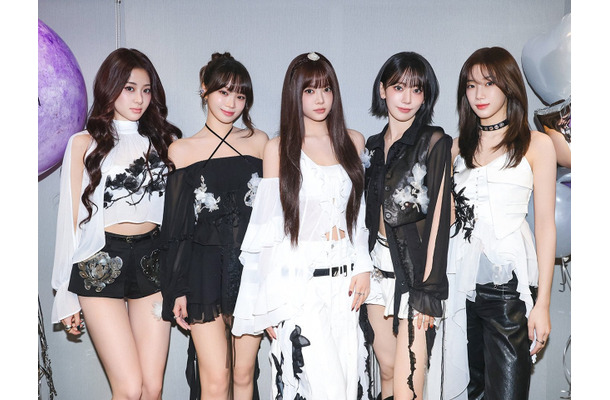 2年連続の快挙！LE SSERAFIM、「AAA2025」で大賞含む“3冠”達成　快進撃の1年を象徴する結果に