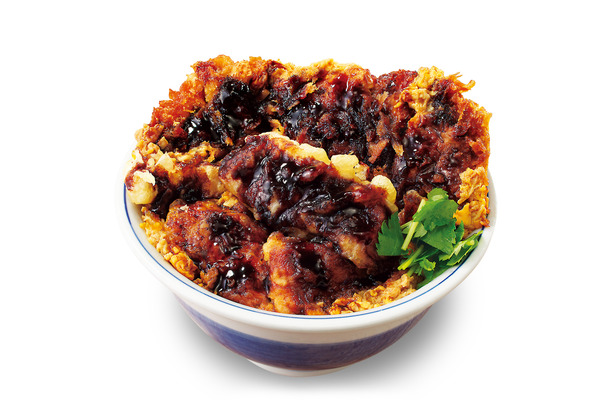 「豚ロース天とチキンカツ丼」通常店舗：税込979円/券売機店舗：税込980円