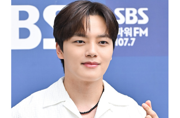 “丸刈り”姿も公開…子役出身の俳優ヨ・ジング、本日（15日）入隊！「より強く成熟して戻ってくる」