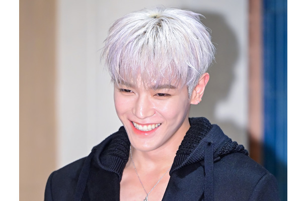 NCT・テヨン、除隊当日の“軍服SHOT”公開！晴れやかな笑顔にファン胸熱「おかえり」【PHOTO】