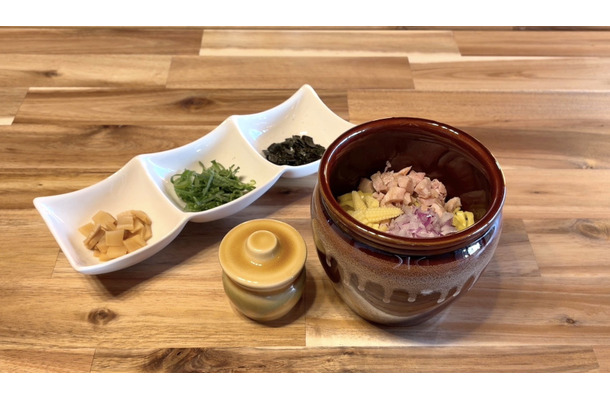 壺そばと薬味、追いダレの小壺