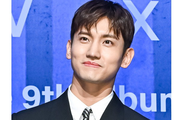 東方神起・チャンミン、“成功したオタク”に！端正なスーツ姿で憧れの選手の結婚式に参列【PHOTO】