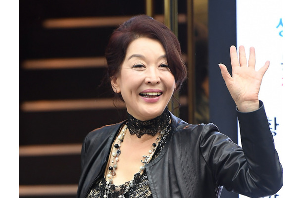 「訃報は誤報」と訂正・謝罪があった直後に…ユン・ソクファさんが死去、韓国演劇界の大御所