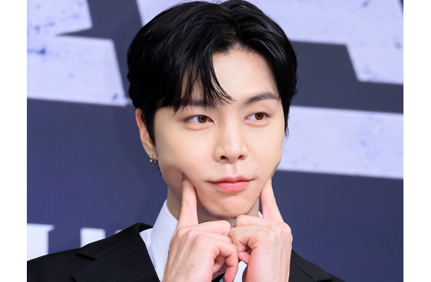 「理想のパパだ…」NCT・ジャニー、“消防士”に変身！子どもと触れ合う笑顔にキュン【PHOTO】