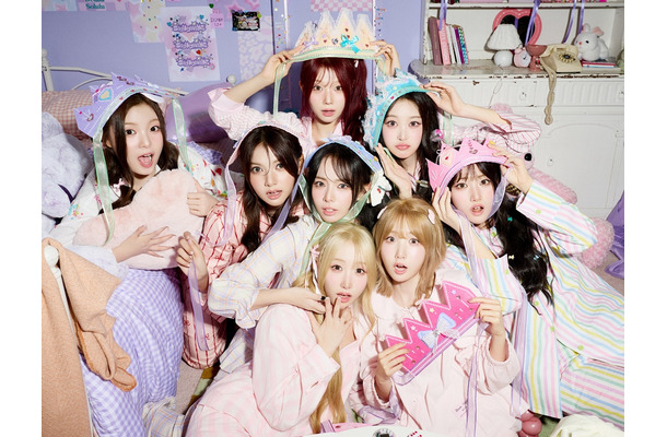 本田仁美所属のSAY MY NAME、“パジャマ姿”が可愛すぎる！新AL『&Our Vibe』コンセプトフォト公開