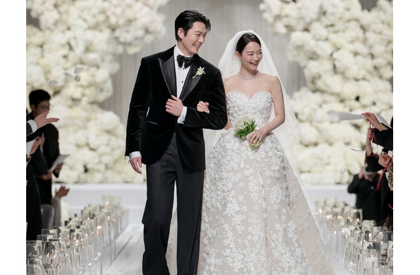 招待状に続きメニュー表まで“手描き”!?　シン・ミナ♡キム・ウビン、真心あふれる結婚式に称賛の声「さすが…」