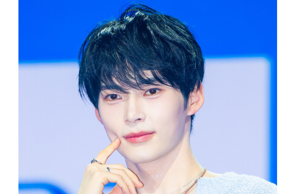 ZB1・ハンビン、子どもと触れ合う“癒やしショット”にときめき！「可愛いが大渋滞」「みんな天使」【PHOTO】