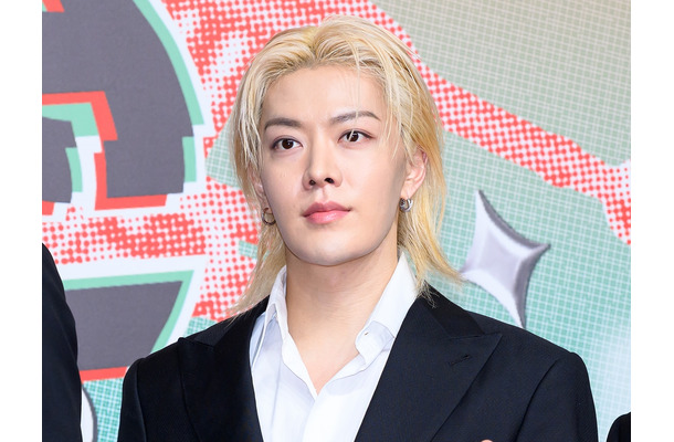 「色気がすごい」NCT・ユウタ、“美しすぎる横顔”にため息…見惚れるファン続出【PHOTO】