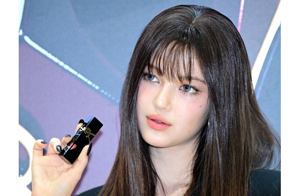 契約解除発表の当日に…NewJeans脱退メンバー・ダニエル、“練炭ボランティア”に参加【PHOTO】