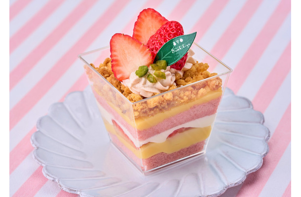 【京橋千疋屋】苺のパルフェ　1,080円