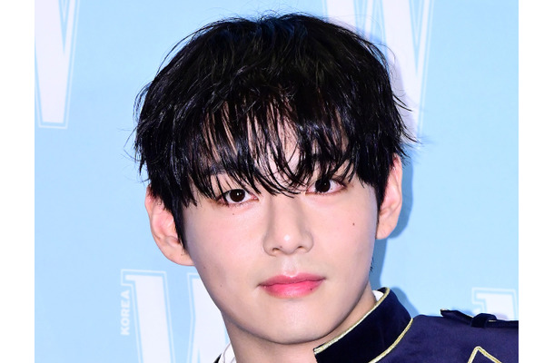 BTS・V、ヴェルサイユ宮殿に名前が刻まれたベンチ設置！日本のファンもプロジェクトに参加