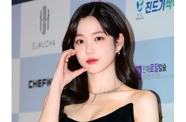 BTS・JUNG KOOKとの熱愛説否定の韓国女優、東京に君臨！ふわふわファッションでキュートに【PHOTO】