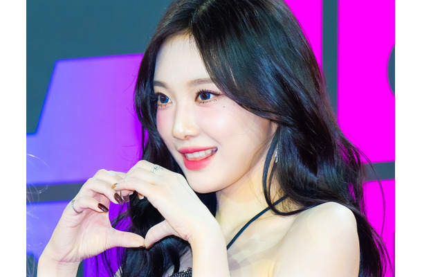 『紅白』不参加のaespa・ニンニン近況公開、背中丸出しでコメントも披露