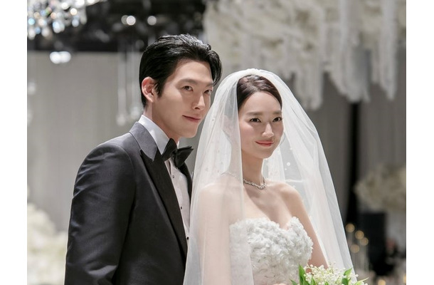 離婚した『太陽の末裔』夫婦と同じ…新婚旅行に出発したシン・ミナ♡キム・ウビン、行き先はスペイン