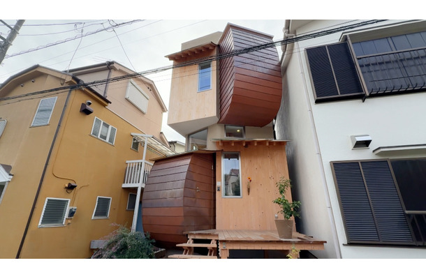 個性的な外観の“キモカワ”な家©MBS