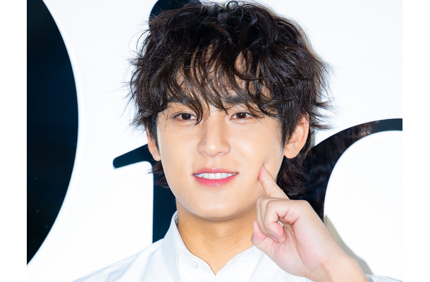 SEVENTEEN・ミンギュ、日本での“個性的すぎる”オフショットが話題！「一歩間違えれば不審者」【PHOTO】