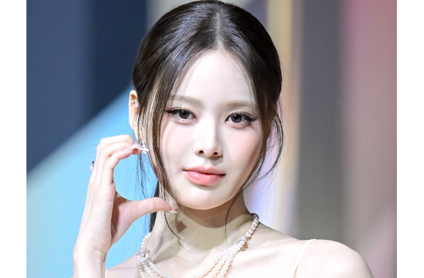 第5世代“ビジュアルクイーン”候補のiznaバン・ジミン、日本の人気ファッションブランド「FRAY I.D」新モデルに！