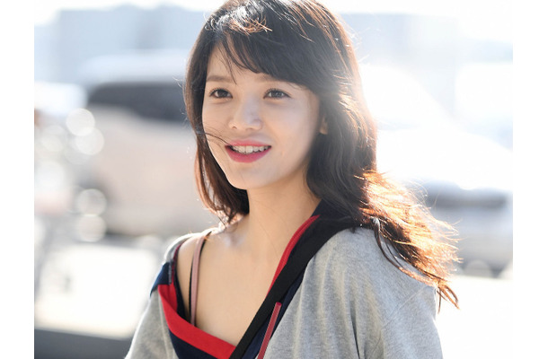 こんなに見せて大丈夫？ 危うく開いた大胆衣装のジミン、豊かなボリューム感「どタイプすぎる」【PHOTO】