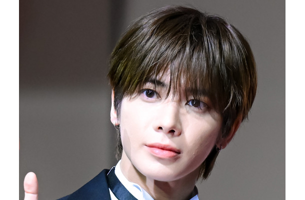 即興でヒゲダンのカバーも！TXT・テヒョン、日韓共作の音楽番組でボーカリストとして存在感放つ