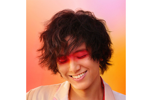 藤井 風「LOVE ALL SERVE ALL」ジャケット写真（HEHN RECORDS / Republic Records / UNIVERSAL SIGMA）