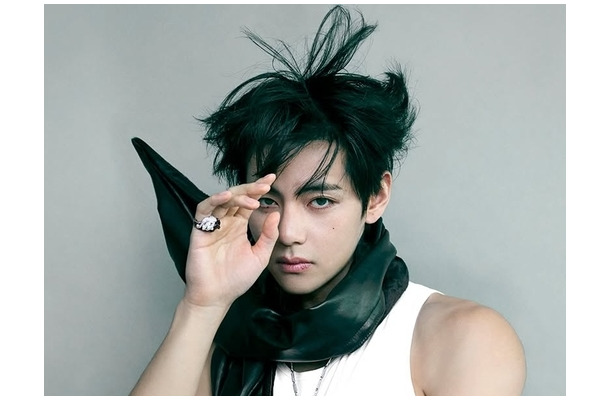 尋常ではない“日本ARMY”パワー…BTS・Vが表紙を飾った雑誌が軒並み完売、圧倒的人気度