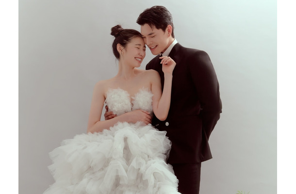 『ペントハウス』女優を双子の姉に持つ韓国モデル、同僚モデルとゴールイン！「結婚という形で結ばれた」